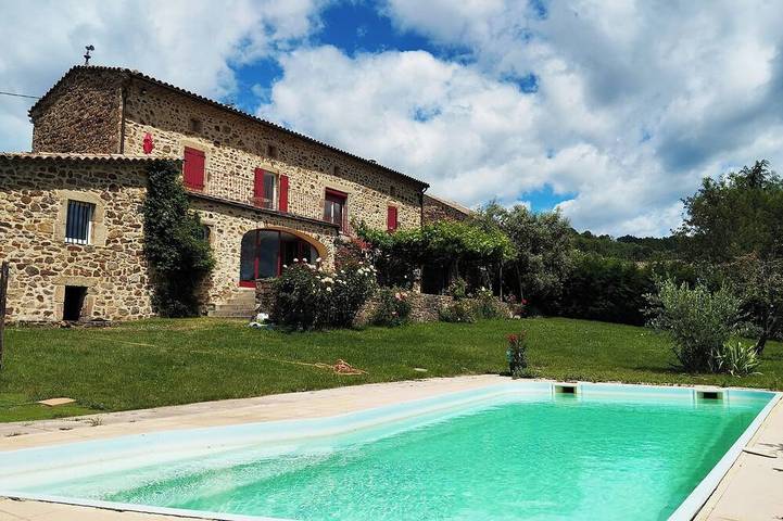 Gîte pour 3 personnes, avec piscine à Chambon (Gard)
