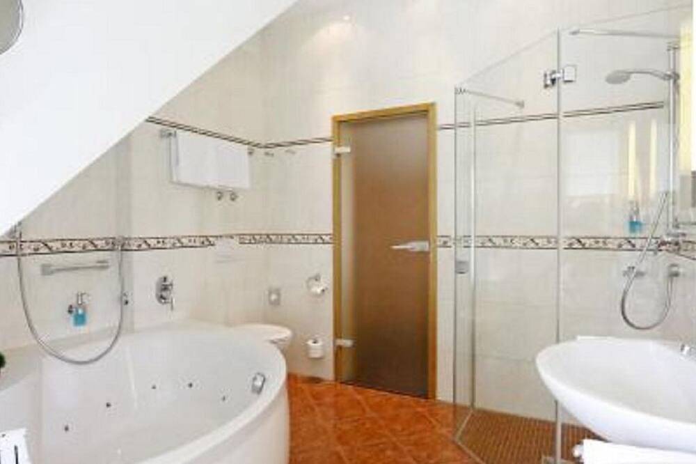 Studio Bad/Wc - Landhotel Altes Wasserwerk Gbr in Freinsheim, Pfälzer Rheinebene