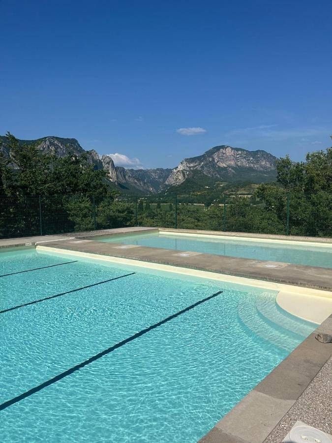Ferienhaus für 4 Personen, mit Ausblick und Pool sowie Garten und Terrasse - 1