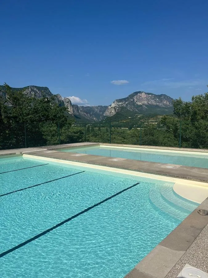 Casa de vacaciones para 4 personas, con jardín y terraza además de vistas y piscina - 1