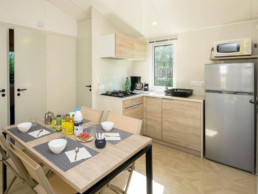 Flower Camping le Kergariou - Mobilhome 4 personas - Mobil-home Yvain Confort 27m² (2 habitaciones) + terraza cubierta + Tv / Zona peatonal 4 pers in Clohars-Carnoët, Côte de Cornouaille