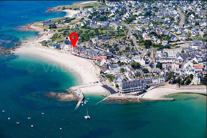 Location de vacances pour 10 personnes, avec Balcon et Terrasse ainsi que Jardin et Piscine dans Office De Tourisme De Larmor Plage - 3