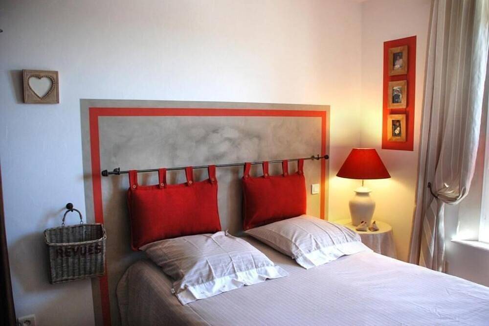 Bastide 5/6 rooms 230 m2, 2 to12 pers. Swimming pool.  Near Grasse Valbonne in Le Rouret, Region de Cannes