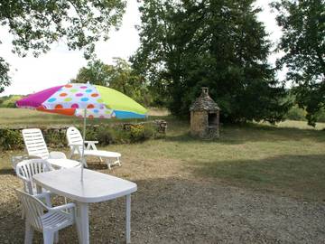 Gîte pour 2 personnes, avec jardin et terrasse à Allas-les-Mines
