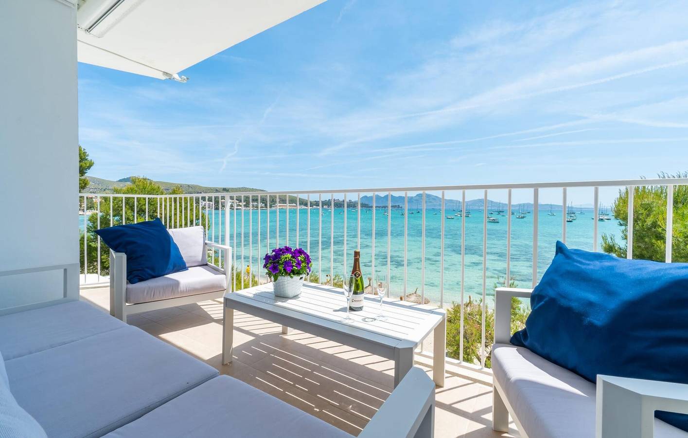 Entire holiday apartment, Sea View Apartment with AC, Dishwasher, WiFi - 2km to La Platjola Beach in Port de Pollença, Pollença