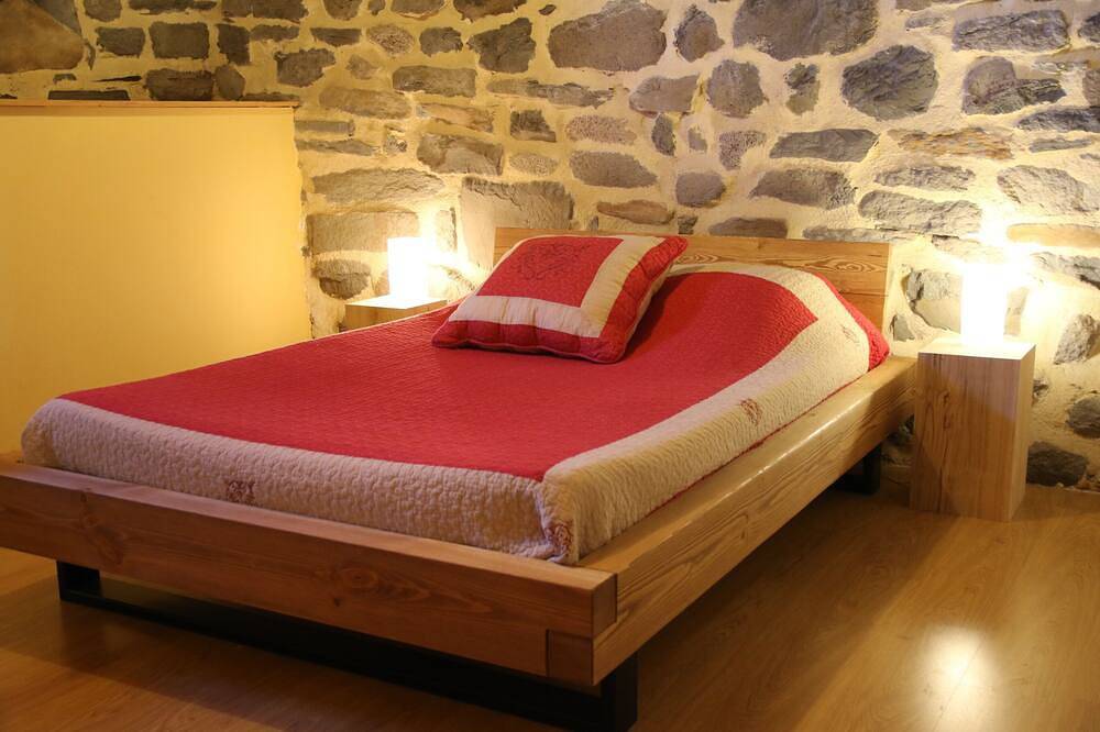 Chaleureux et spacieux gîte de montagne pour 4 à 6 personnes in Moudeyres, Parc naturel régional des Monts d'Ardèche