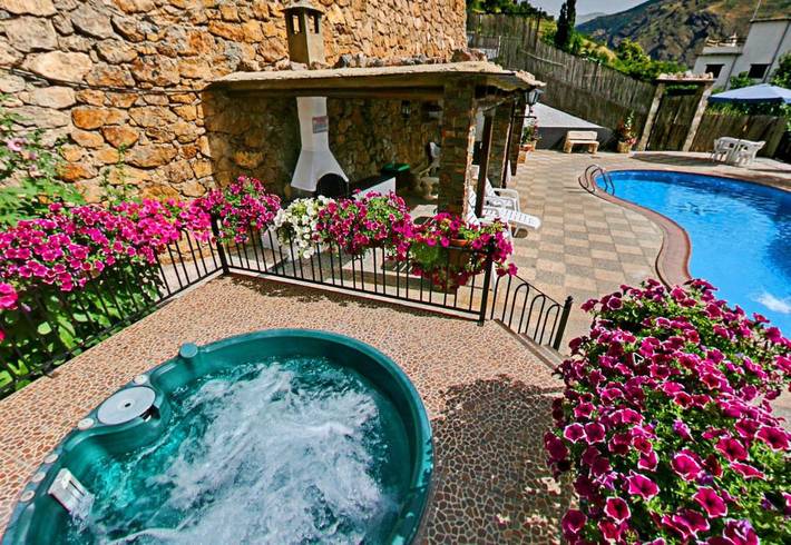 Casa rural para 2 personas, con Jacuzzi y Terraza además de Jardín y Piscina para niños en Yegen - 3