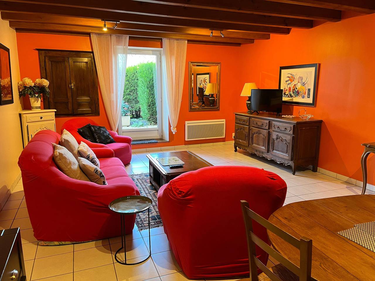Gîte de Charme avec Terrasse près de Bourbonne-les-Bains, 2 chambres, poêle à bois, Wifi inclus in Lironcourt, Neufchâteau