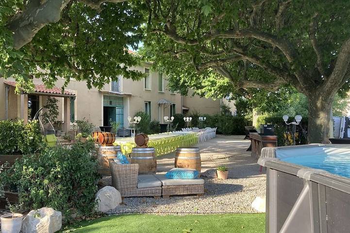 Location de vacances pour 4 personnes, avec Terrasse ainsi que Jardin et Piscine à Caumont-sur-Durance