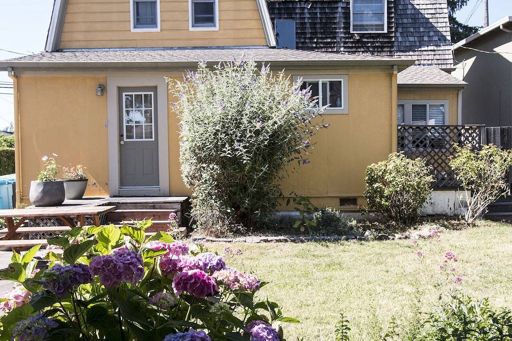 1 Bedroom Cottage Walking Distance to Down Town in Santa Rosa, California North Coast