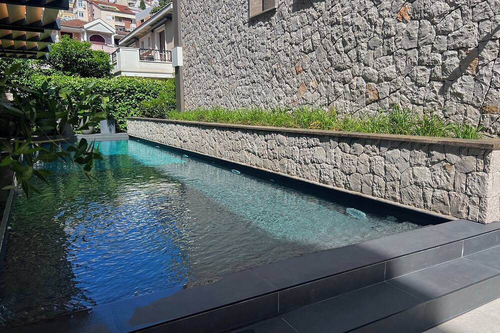 Entire apartment, Onia Spacious Studio with Terrace in Budva, Opština Budva