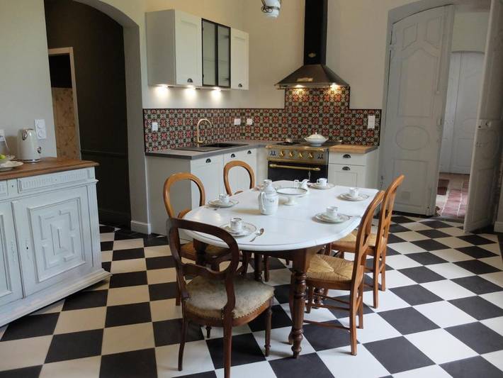 Gîte pour 5 personnes, avec vue ainsi que piscine et jardin à Lédat - 4