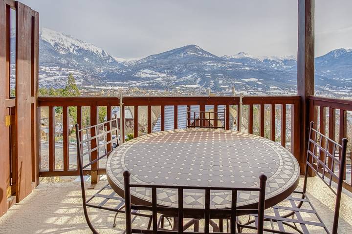 Gîte pour 6 personnes, avec Balcon à Embrun