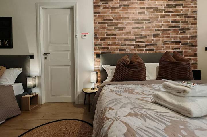 1)Room with private bathroom, 8 minutes from Milan Malpensa Airport. in Gallarate, Varese Provinz