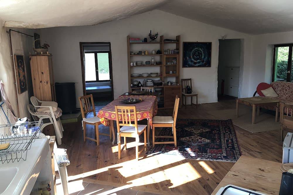 Des vacances de rêve dans la maison bleue entourée par la nature et les animaux in Montpont-en-Bresse, Région de Louhans