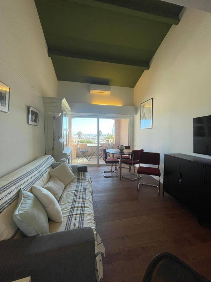 Gîte pour 4 personnes, avec vue et balcon dans Gare D Antibes - 4