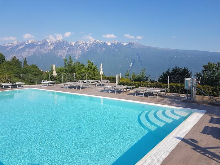 Entire apartment, Apartment 'Residence La Villa Opale' with Lake View, Pool & Wi-Fi in Tignale, Garda Mountains