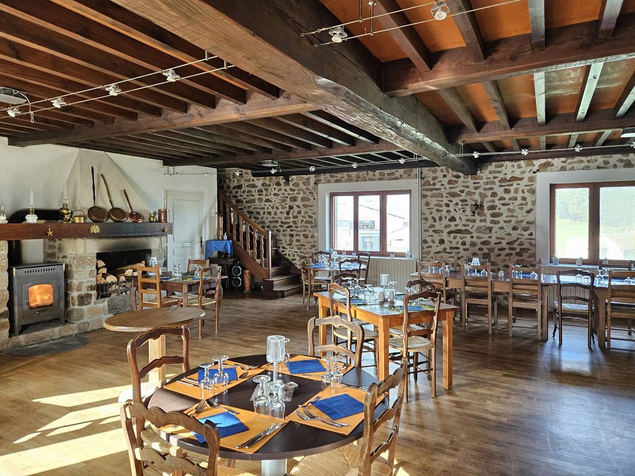 Gîte rural de 45 personnes in Saint-Georges-en-Couzan, Montbrison