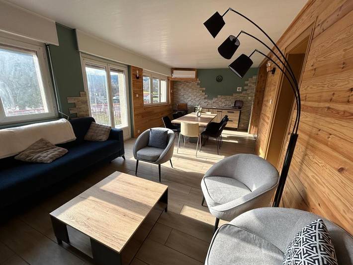 Appartement de vacances pour 4 personnes, avec terrasse ainsi que jardin et jacuzzi