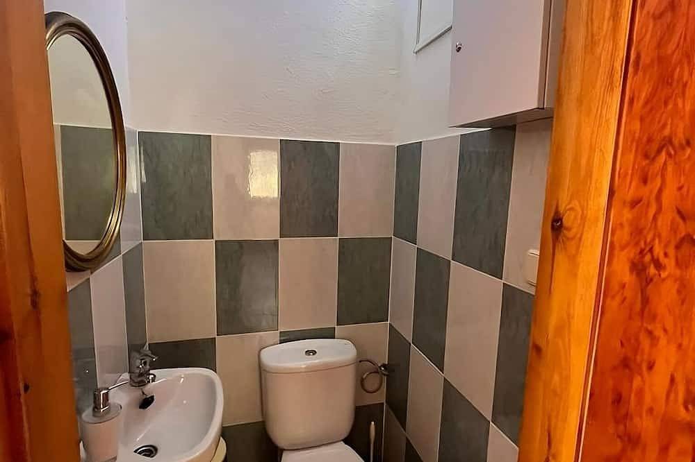Casa de vacaciones tranquila, sin ruido ni vecinos ruidosos. Piscina privada . in Crespiá, Pla de l'Estany