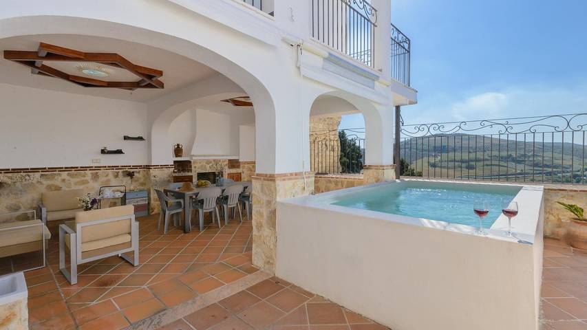 Location de vacances pour 8 personnes, avec piscine et balcon/terrasse à Baena - 2