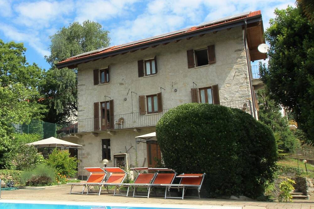Ganze Wohnung, Casa Frey apt. 1 three-room apartment on Lake Orta with garden and swimming pool in Vacciago, Comune di  Ameno