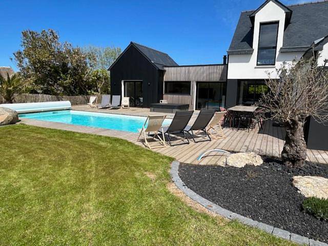 Location de vacances pour 12 personnes, avec Jacuzzi et Terrasse ainsi que Jardin et Piscine à Brignogan-Plages - 4
