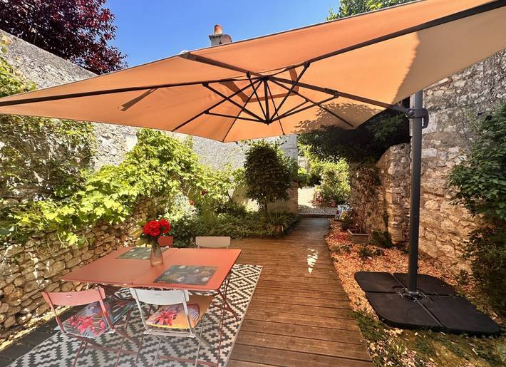 Gîte pour 4 personnes, avec terrasse et jardin à Chédigny