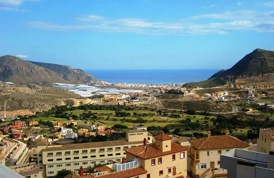 Apartamento de vacaciones para 4 personas, con vistas además de terraza y piscina - 1