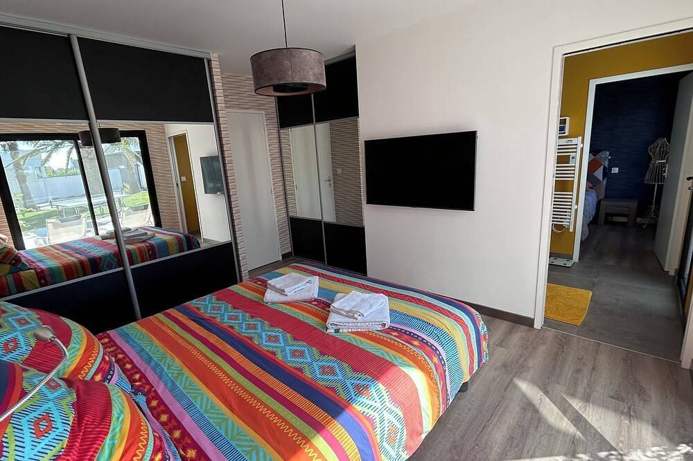New house, Jacuzzi, Terrace, Near to Beaches and Shops in Le Tour-du-Parc, Côte des Mégalithes