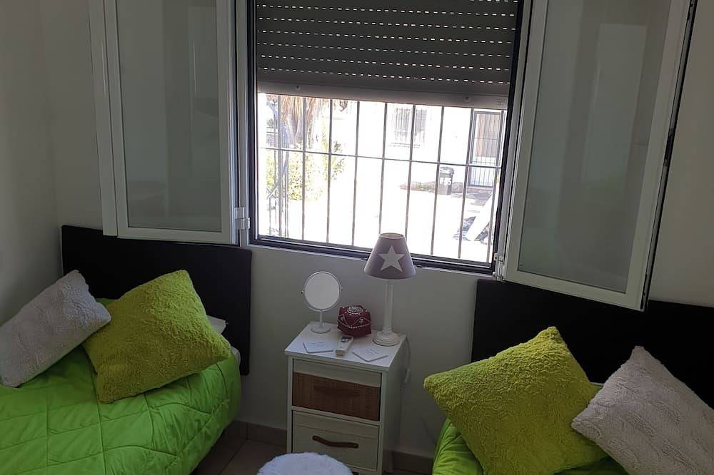 Excelente villa de 2 dormitorios, moderna, Moraira, aire acondicionado gratuito / Wifi gratis. in Teulada, Costa Blanca