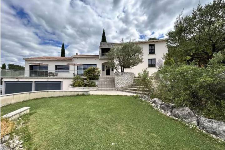 Villa pour 10 personnes, avec piscine ainsi que vue et terrasse
