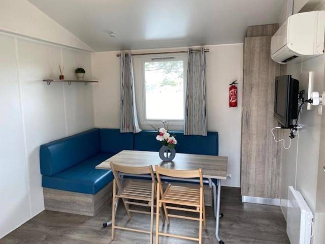 Camping pour 6 personnes, avec piscine ainsi que jardin et bassin pour enfant, animaux acceptés à Port-la-Nouvelle - 4