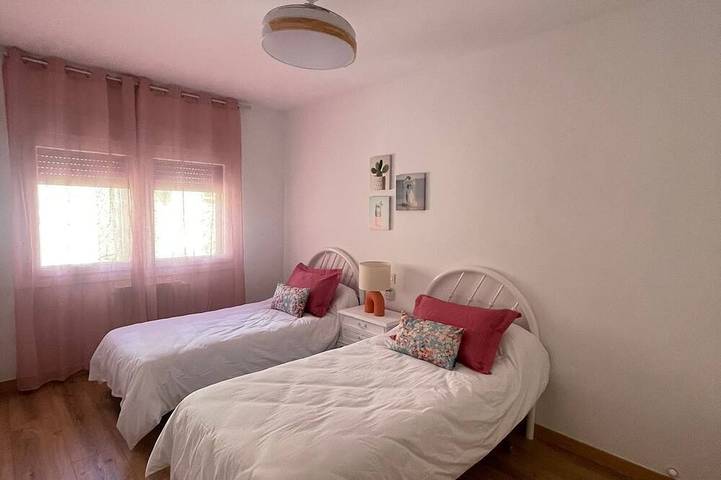 Chalet in the village of Barraco, Ávila, full of hiking trails. in El Barraco, Valle del Alberche