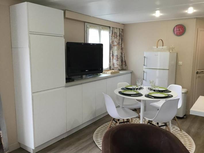 Location de vacances pour 4 personnes, avec jardin et piscine ainsi que terrasse et jacuzzi à Thaims - 4