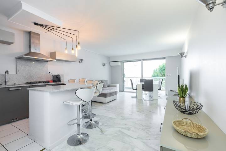 Gîte pour 4 personnes, avec terrasse et piscine à Saint-Laurent-du-Var - 3