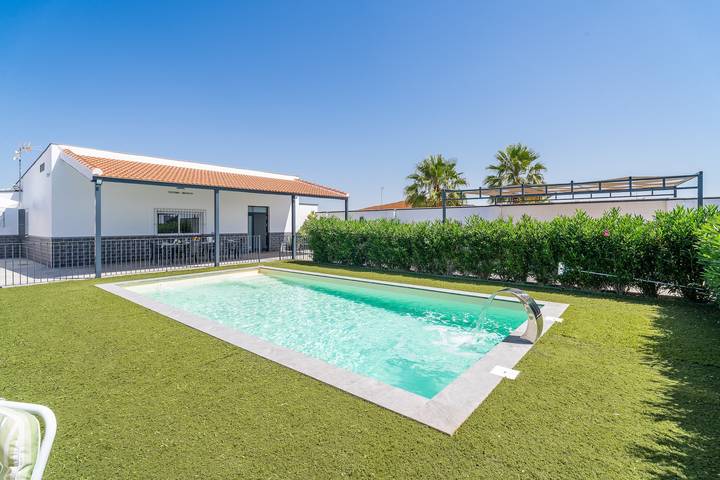 Casa rural con piscina para 6 personas, con jardín, Se admiten mascotas en Sierra Sur de Sevilla