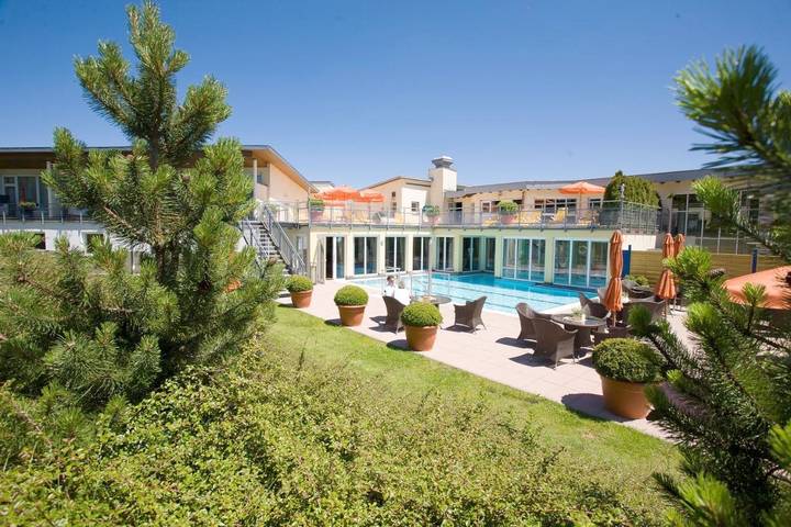 Hôtel pour 3 personnes, avec piscine et sauna ainsi que jacuzzi et jardin