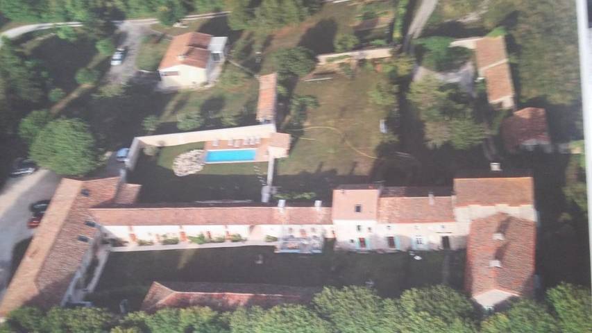 Location de vacances pour 7 personnes, avec piscine et vue sur le lac ainsi que vue et jardin à Gond-Pontouvre - 4