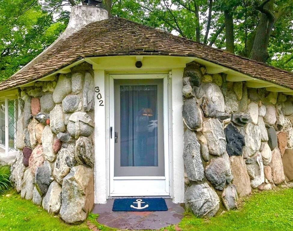 Inhabit Ein Hobbit-Haus! in Charlevoix, Charlevoix County