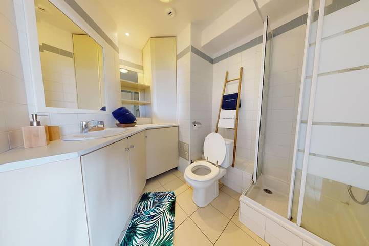 Entire apartment, 2-room apartment in building with sea view and pools in Théoule-sur-Mer in Théoule-sur-Mer, Massif de l'Esterel