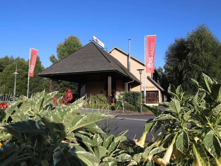 Hôtel pour 3 personnes, avec Terrasse ainsi que Jardin et Vue à Égletons