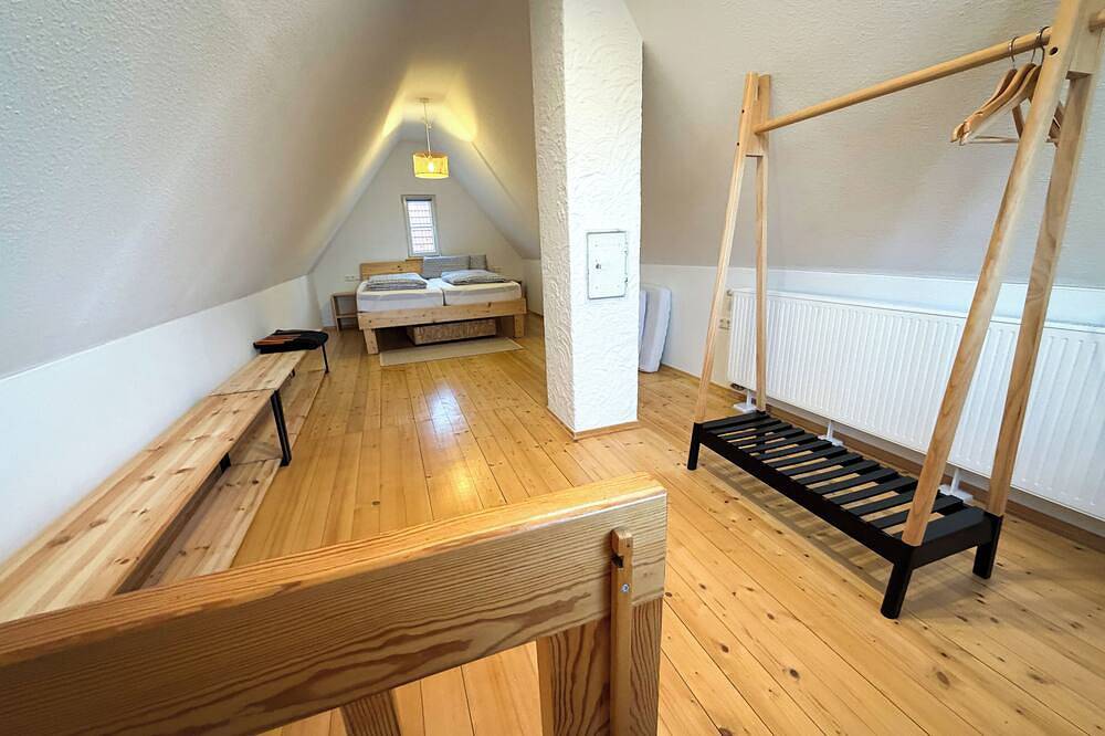 Ganze Wohnung, Ruhige lichtdurchflutete Dachwohnung im Schwarzwald mit Balkon in Dornhan, Mittlerer Schwarzwald
