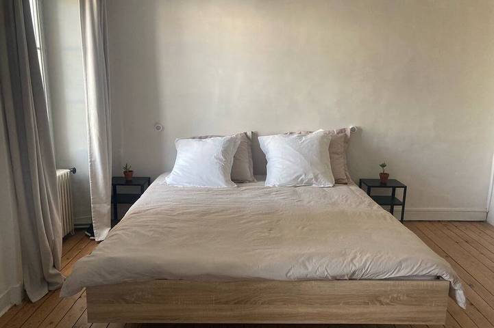 Ganze Wohnung, Cosy apartment overlooking the Mayenne river in Laval, Mayenne