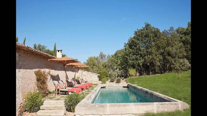 Location de vacances pour 13 personnes, avec piscine à Ménerbes