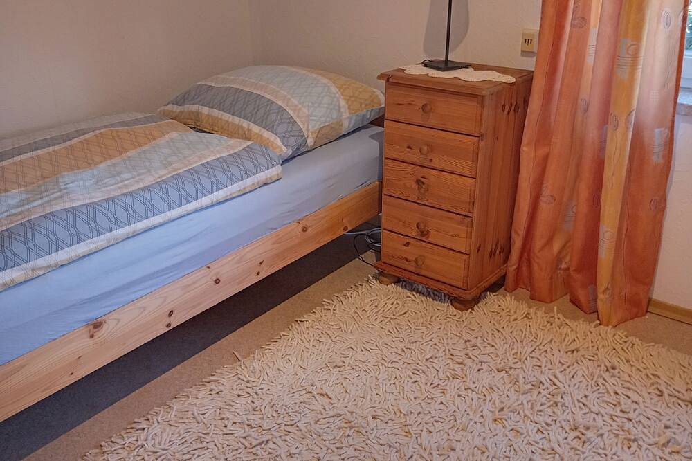 Ganze Wohnung, Gemütliche Ferienwohnung, 100 qm, mit Balkon und Terrasse in Windorf in Windorf, Ostbayern