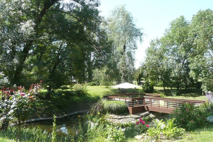 Gîte pour 2 personnes, avec terrasse et jardin à Berthenay