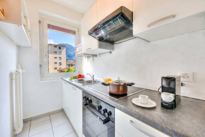 Ganze Wohnung, Casa Rosa with Balcony in Lugano in Lugano, Luganersee