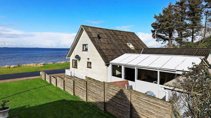 Ferienhaus für 11 Personen, mit Terrasse in Hvalpsund