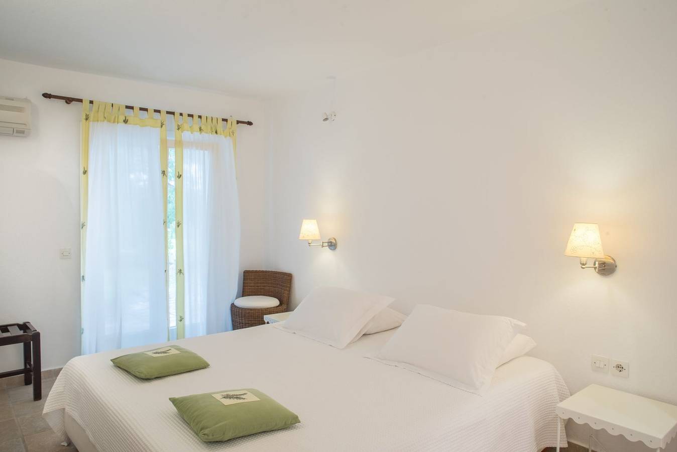 Villa für 4 Personen mit Balkon in Sporaden